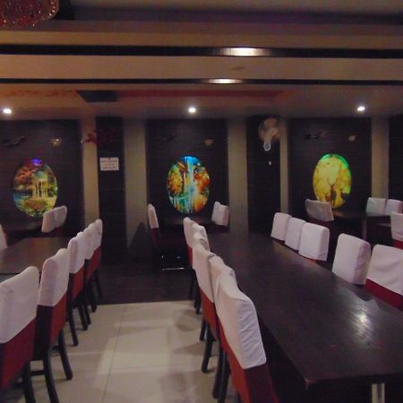 Hotel Saffron Varanasi Bagian luar foto